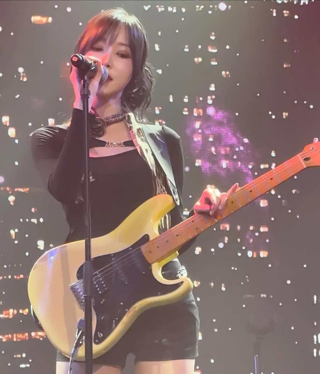 hourlydkyuju's tweet photo. #DK #YUJU 🥁🎸 https://t.co/8XkFLEgraL