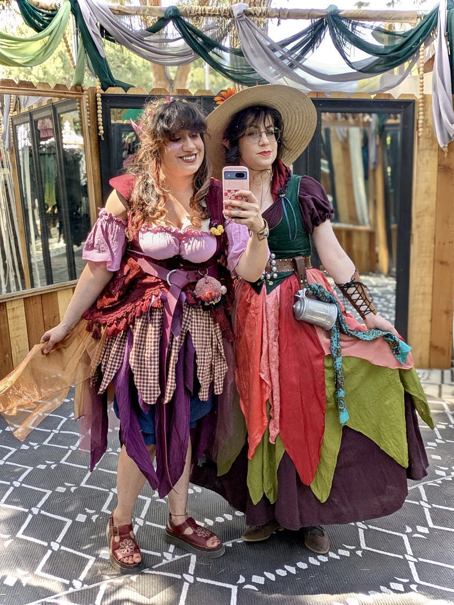 katie 🐝 tweet media