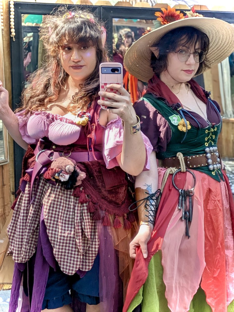 katie 🐝 tweet media