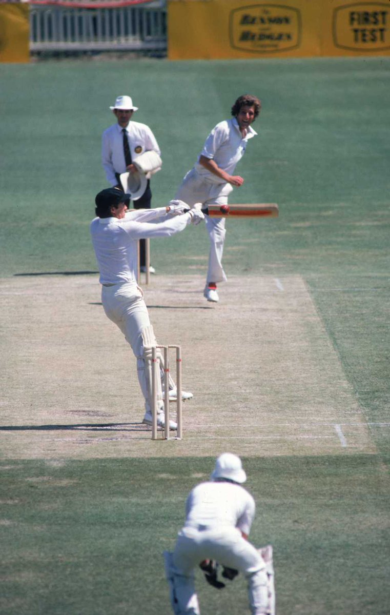 CaughtAtPoint's tweet image. Greg Chappell tries to cut a short ball from Bob Willis (#Ashes 1982)
#Cricket #England #Australia