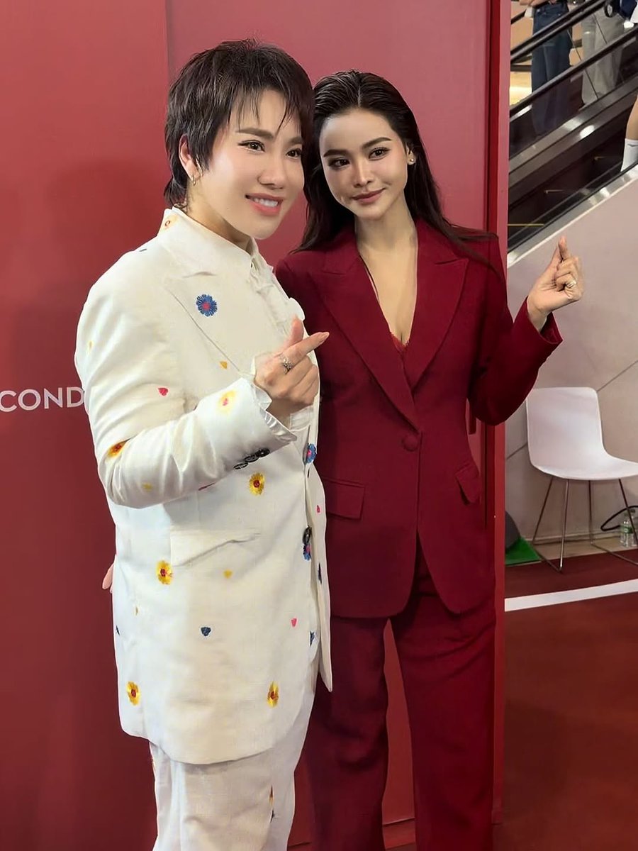EngfaThangjai's tweet photo. "งานวันนี้สนุกมาก ขอบคุณ AP และ น้องอิงฟ้า ห้างแตกของจริง" — พี่บุ๊คโกะ

#APKnockOut #APThai
#อิงฟ้ามหาชน #EngfaWaraha https://t.co/mODnm1535q