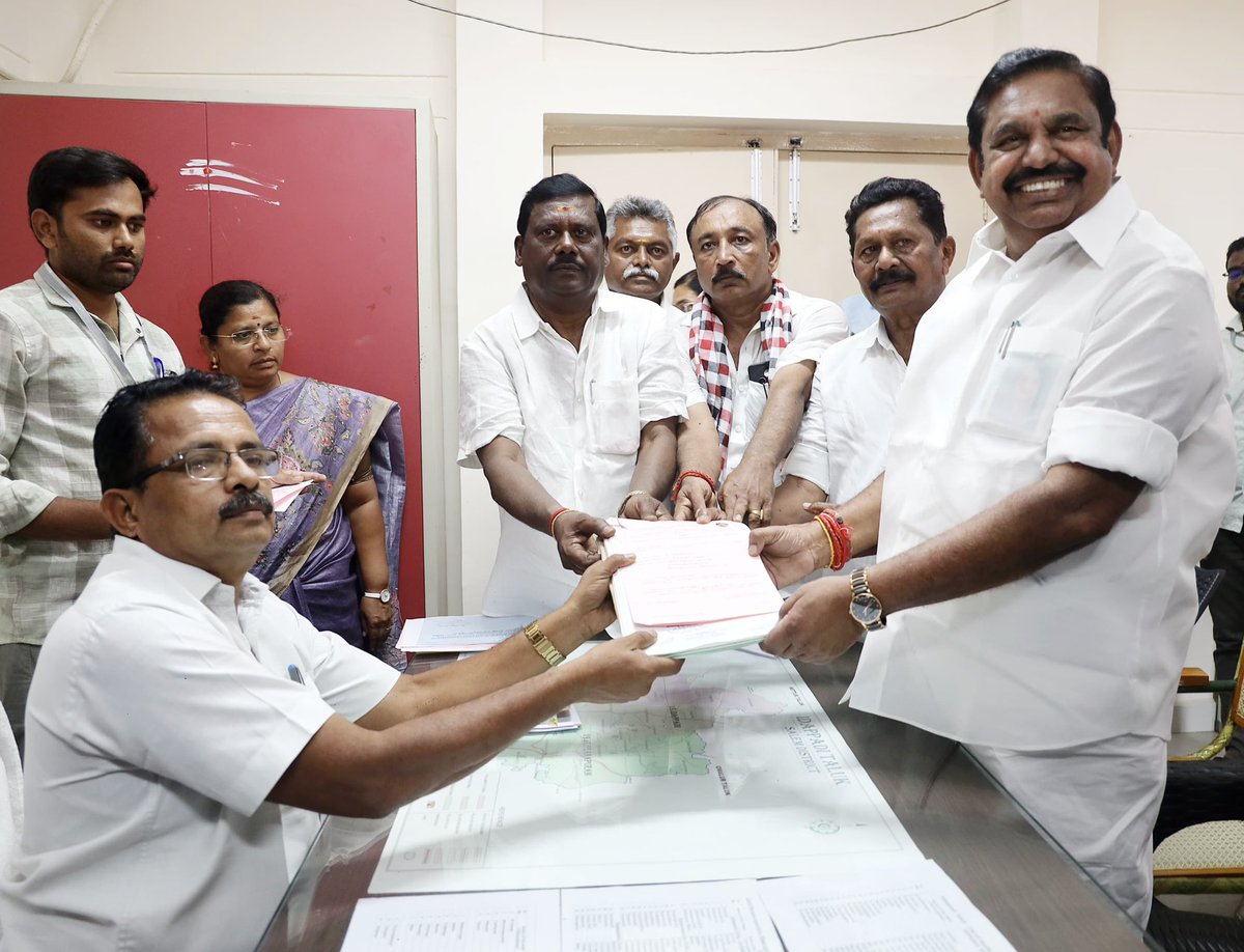 சேலம் மாவட்டம், எடப்பாடி சட்டமன்றத் தொகுதியில் தனது வெற்றி மனுவை தாக்கல் செய்தார் நாளைய மாண்புமிகு தமிழ்நாடு முதலமைச்சர் புரட்சித் தமிழர் திரு. <a href="/EPSTamilNadu/">Edappadi K Palaniswami-SayYEStoWomenSafety&AIADMK</a> அவர்கள்!

#நல்லாட்சினா_எடப்பாடியார்_தான் 
#Vote4AIADMK 🌱