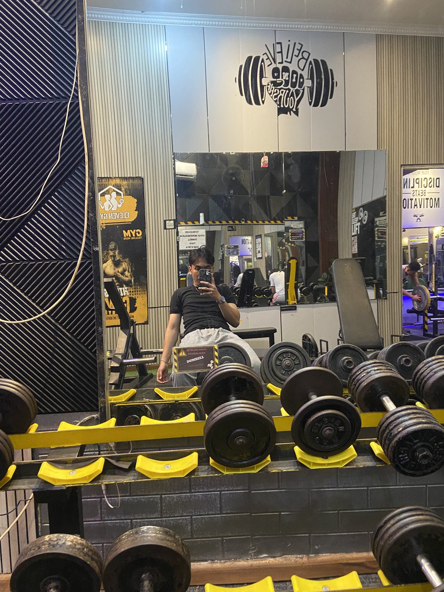 mxsyround_ tweet media