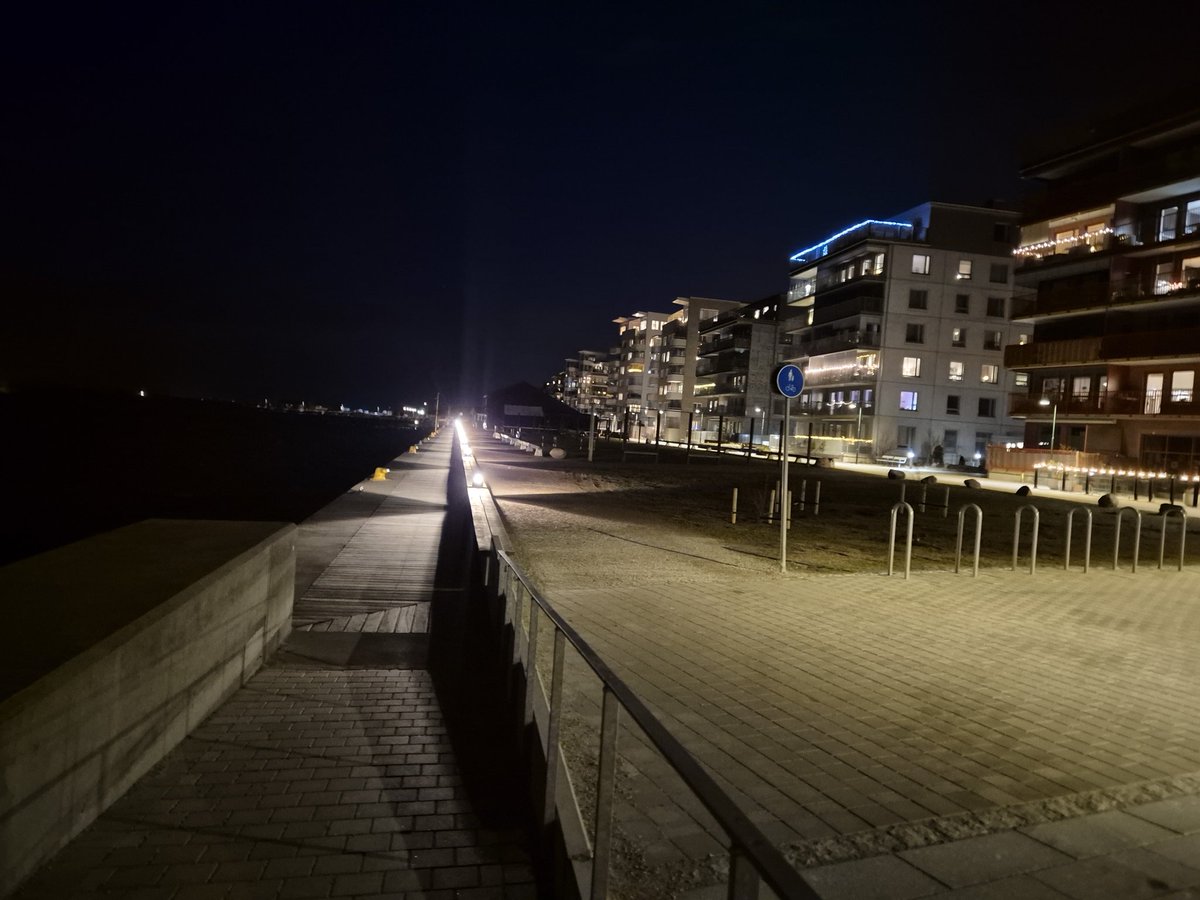 Limhamn påskdagen 2026.
Blåsigt som 17!