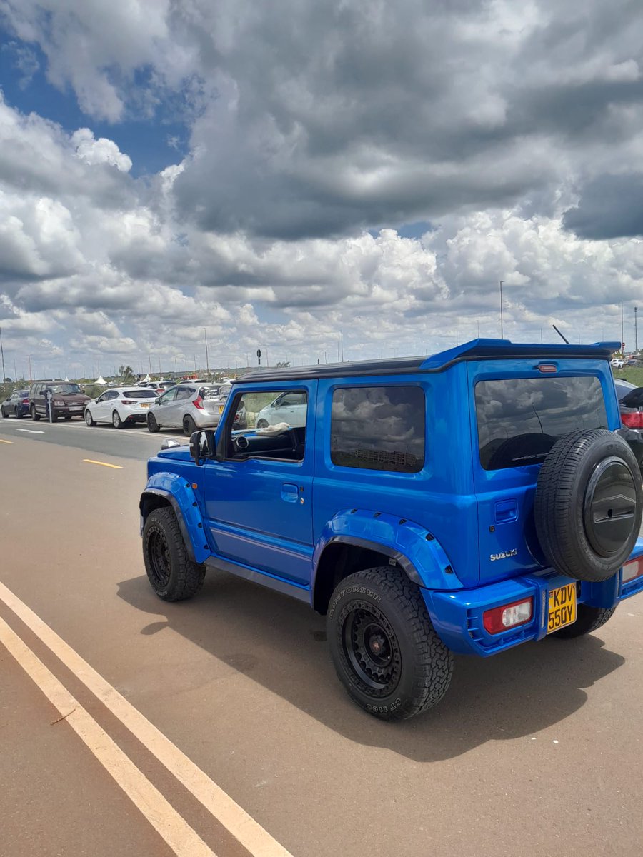Venye tu <a href="/alexmwanzo/">TurboDiesel</a> husema,hii gari ni poa but KADOGO buana..huyu bois akini overtake hapo konza city at first I thought ni G wagon haha