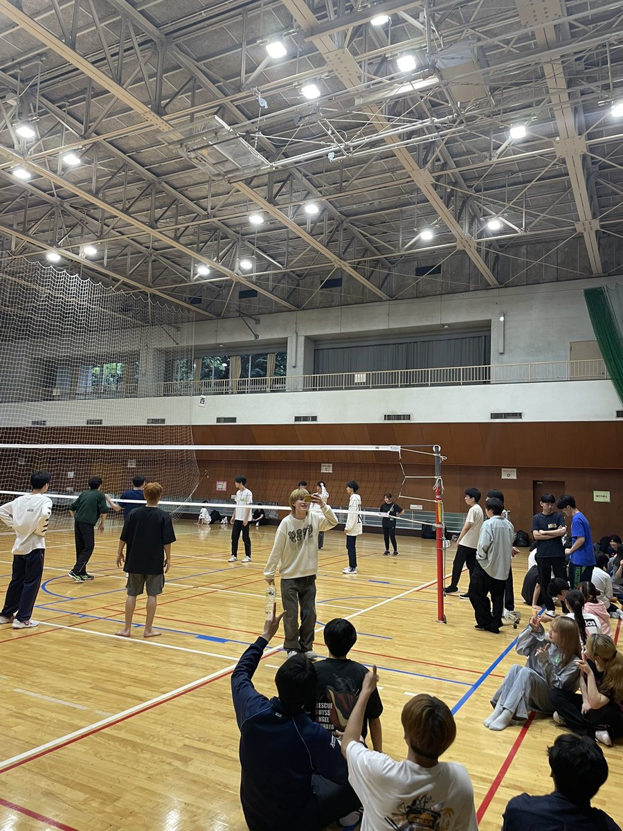 明日17-19時かなスポで第1回サレンがあります！参加したいけどまだLINEグループ入ってない1年生は投稿のQRからグループ入ってください🙌たくさんの参加待ってます！