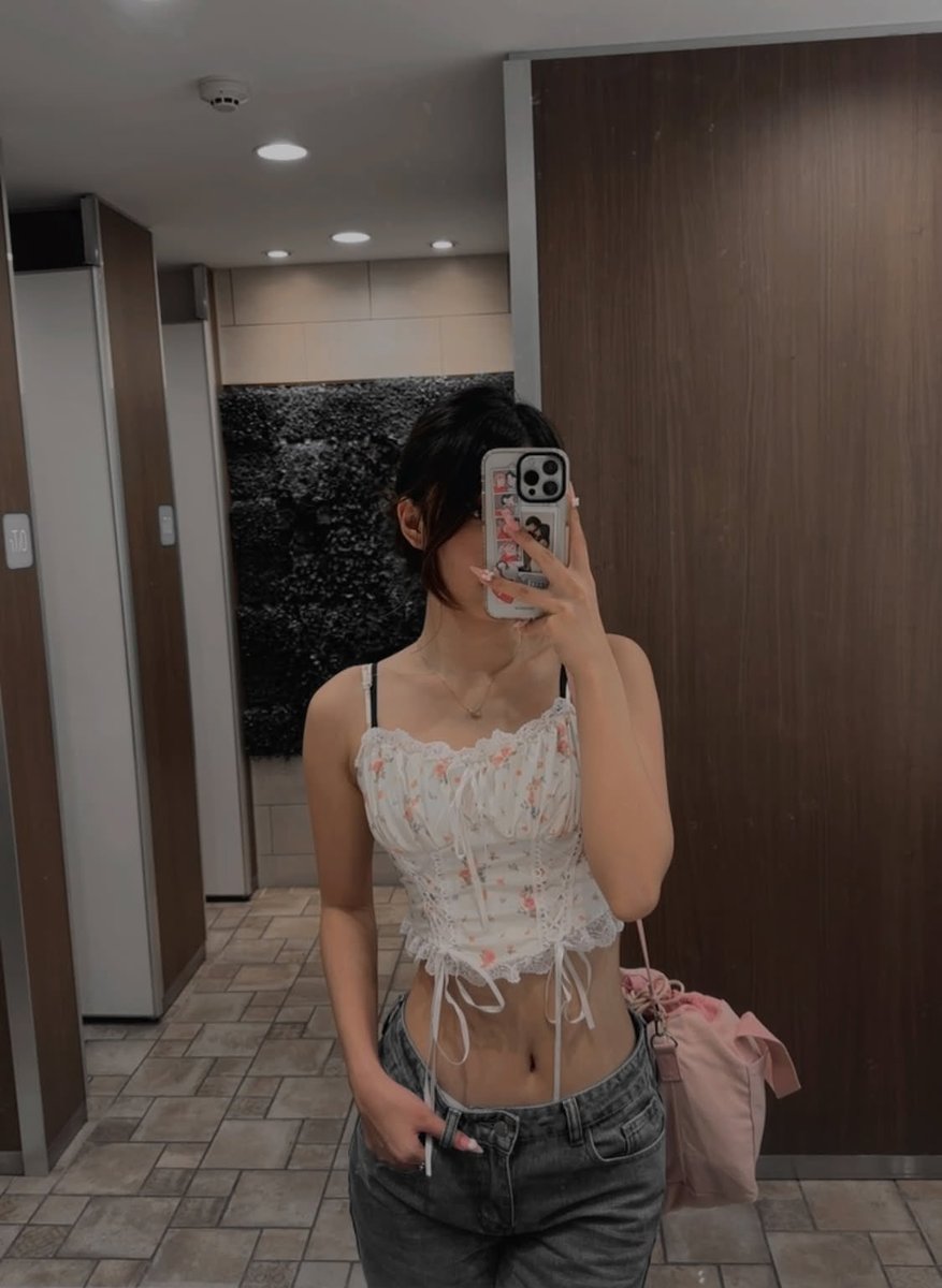 sg midriffs tweet media