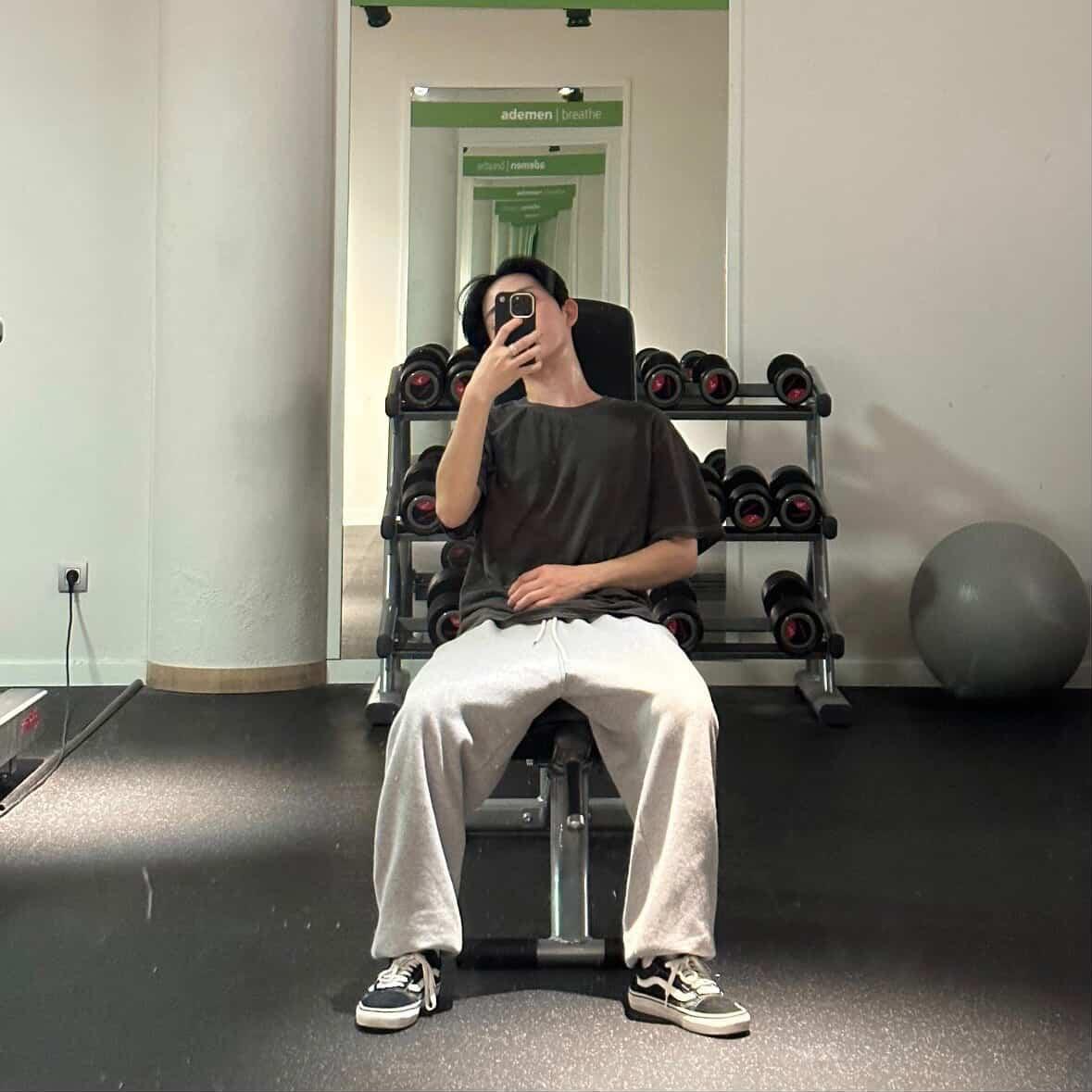 Yunjae saying he's not ready to post a new gym selfie so he posted this old photo instead. He's so cute 😅🫶

#HisMan4 #Yunjae