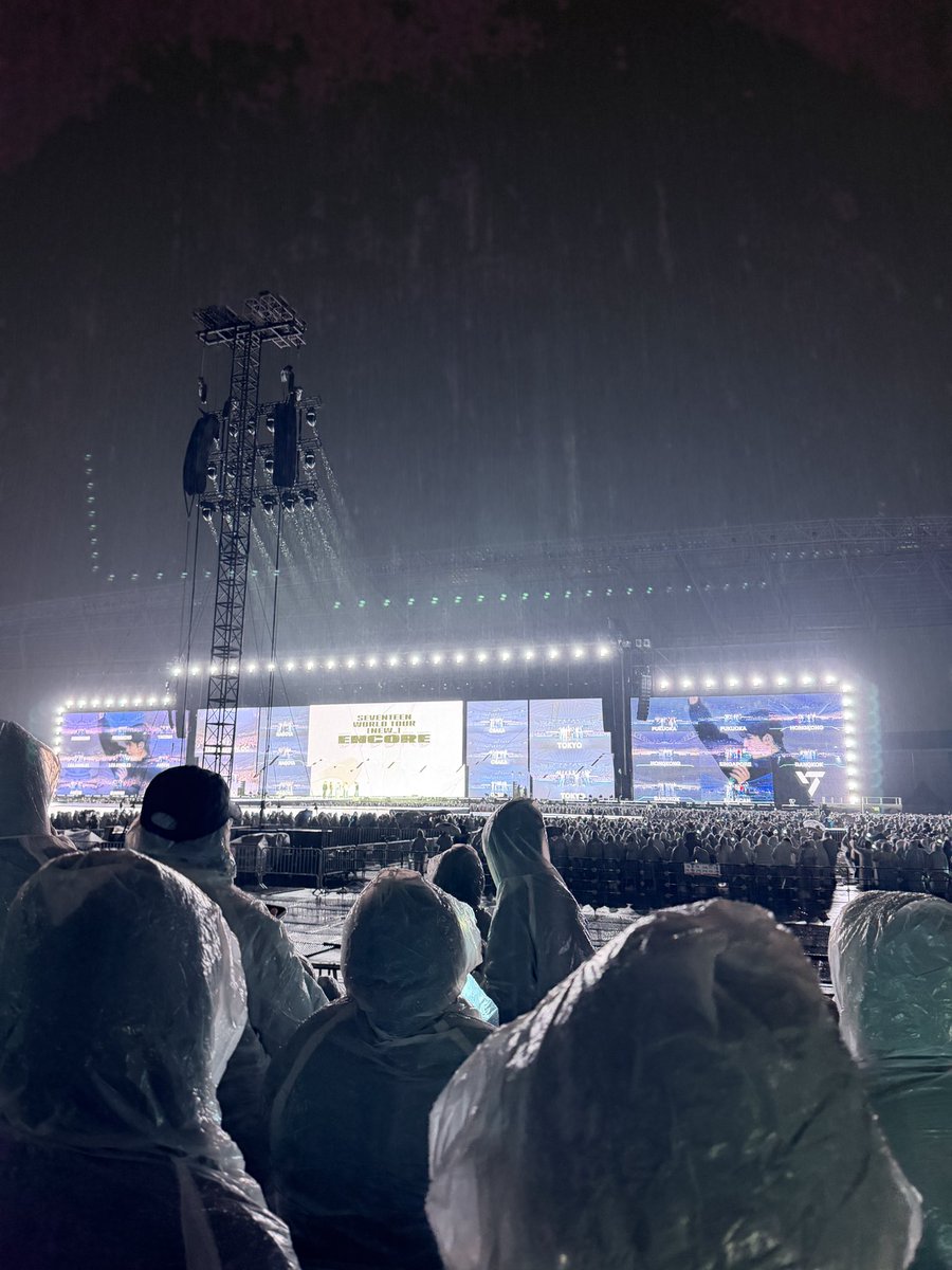어제 진짜 잊지 못할 비븐틴 콘서트였다
신전 시켜놓고 수저도 안받고
ㄹㅈㄷ 워터밤 무대 즐겼지만 너무 재밌었어
다음 캐랜때는 더 폭신한 돗자리를 챙겨볼까