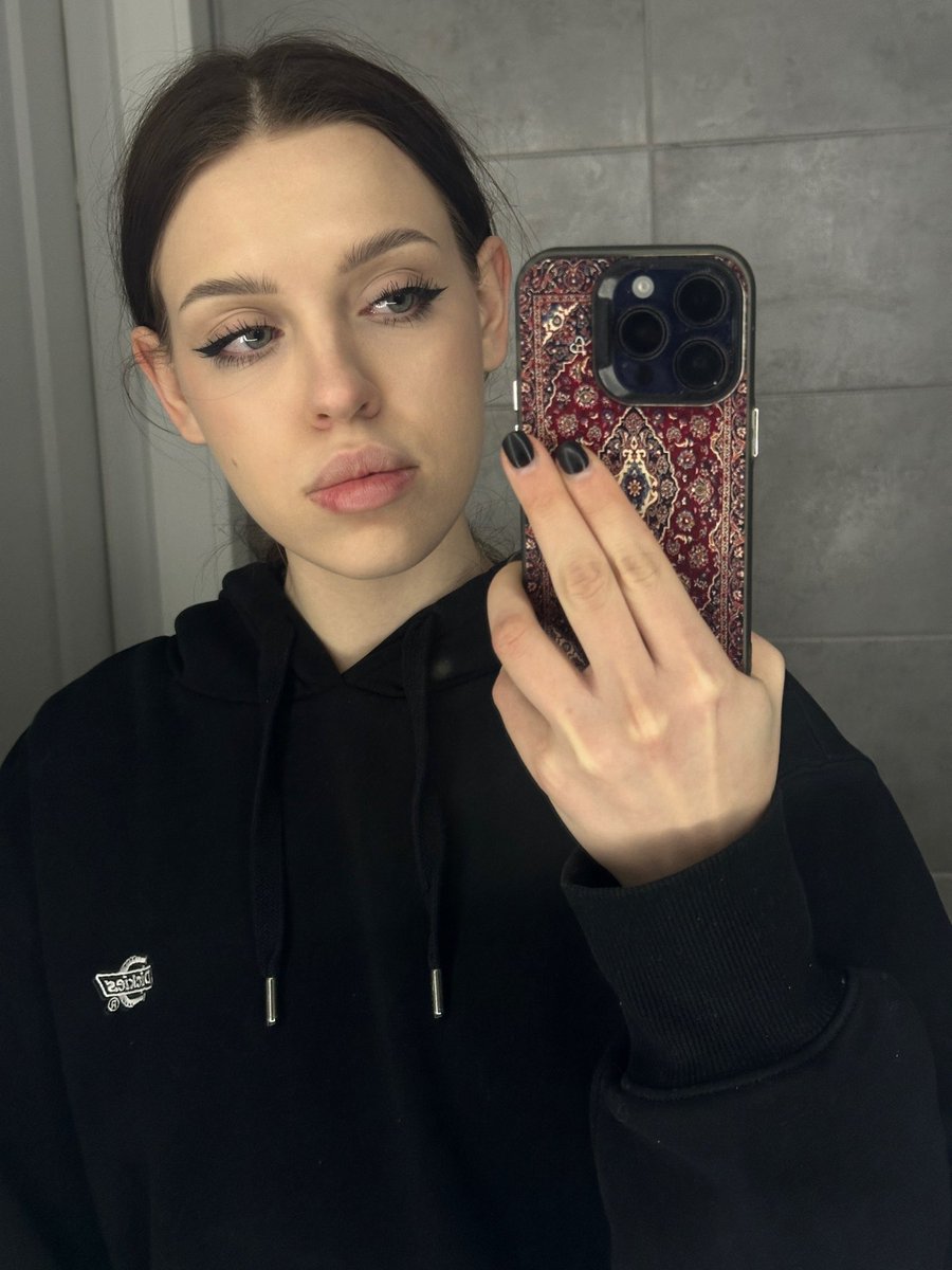 sofiaishy's tweet photo. i almost didn't post this lol https://t.co/SQ1PGK40Gv