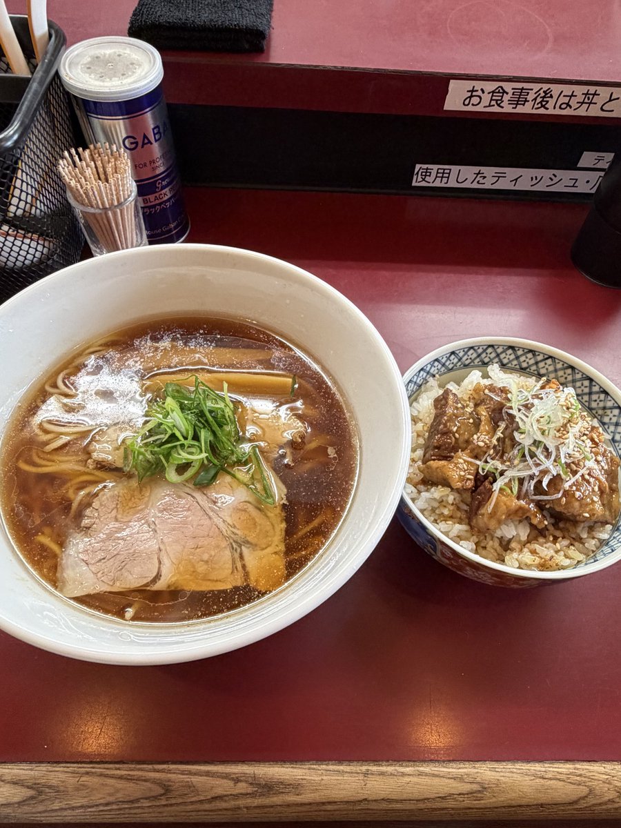 27kenmore1's tweet photo. 『 らぁ麺 松しん 』
📍神奈川県横浜市鶴見区潮田町2-87-3

醤油らぁ麺  900円

スペシャル丼(豚バラ軟骨丼) 500円 https://t.co/rDTz4KRUCR