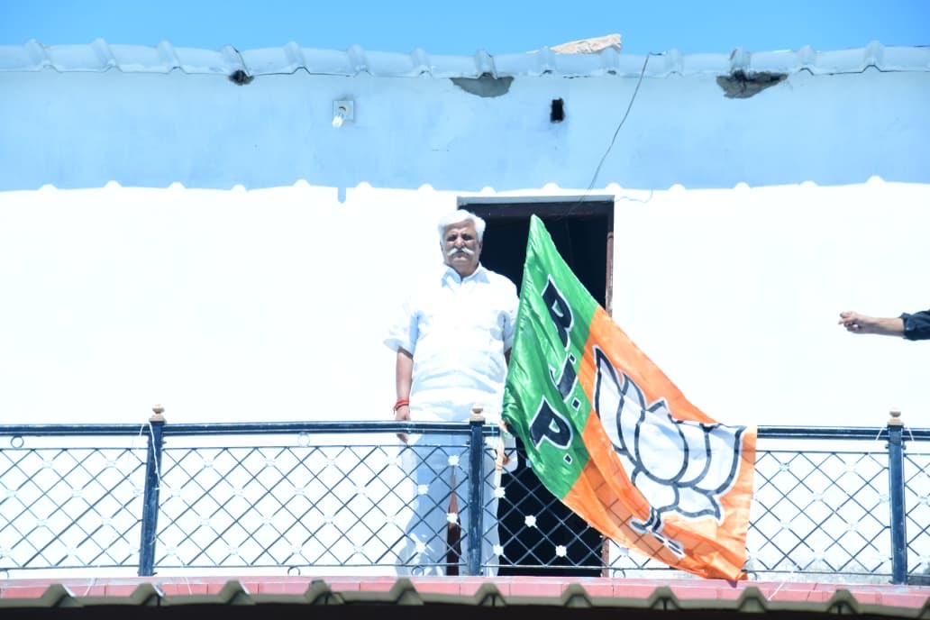 BaytuBalaram's tweet photo. विश्व के सबसे बड़े राजनीतिक संगठन Bharatiya Janata Party के 47वें स्थापना दिवस के पावन अवसर पर आज 📍माहिंगोंणी (मूँढ़ों की ढाणी, बायतु) स्थित अपने निजी निवास पर पार्टी ध्वज फहराकर संगठन के गौरवशाली इतिहास, सिद्धांतों एवं “राष्ट्र प्रथम” की भावना को नमन किया।
राष्ट्र सेवा, सुशासन और विकास के प्रति समर्पित यह यात्रा निरंतर नई ऊँचाइयों को स्पर्श करती रहे—इसी मंगलकामना के साथ सभी कार्यकर्ताओं को हार्दिक शुभकामनाएं।
#47YearsOfNationFirst #BJPFoundationDay
Narendra Modi | Bharatiya Janata Party | Nitin Nabin | Bhajanlal Sharma | BJP Rajasthan | Madan Rathore