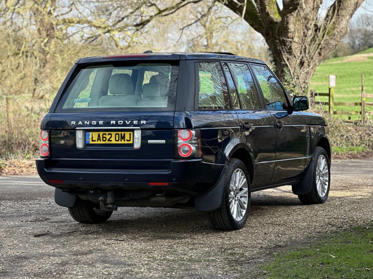 gsmales's tweet image. Easter Monday’s used car spot is a pair of L322 Range Rovers, my favourite iteration, with the same dealer. One in Baltic Blue, one in Galway Green, both with clear glass. Which are you choosing?

#LandRover #RangeRover #ModernClassics #ClassicCars