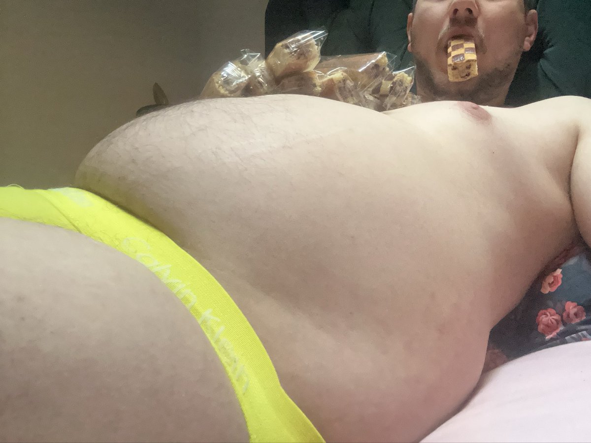 Flowerpot880470's tweet photo. Getting some breakfast part 1 

#gainer #fatbelly #fatboy #stuffing #fullbelly https://t.co/19f7gYt0mC