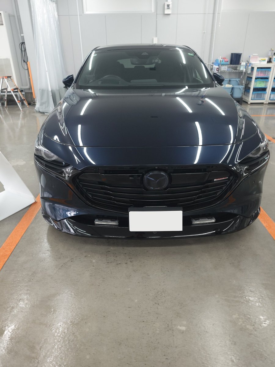 GonchiMazda3's tweet photo. 愛車も6年目に入り下地を整えたかったので、鉄粉取り→研磨→クリスタルkeeperを施工しました。
新車のような輝きが戻った気がする～(￣∇￣)🎵 https://t.co/e8OmTD6UVM