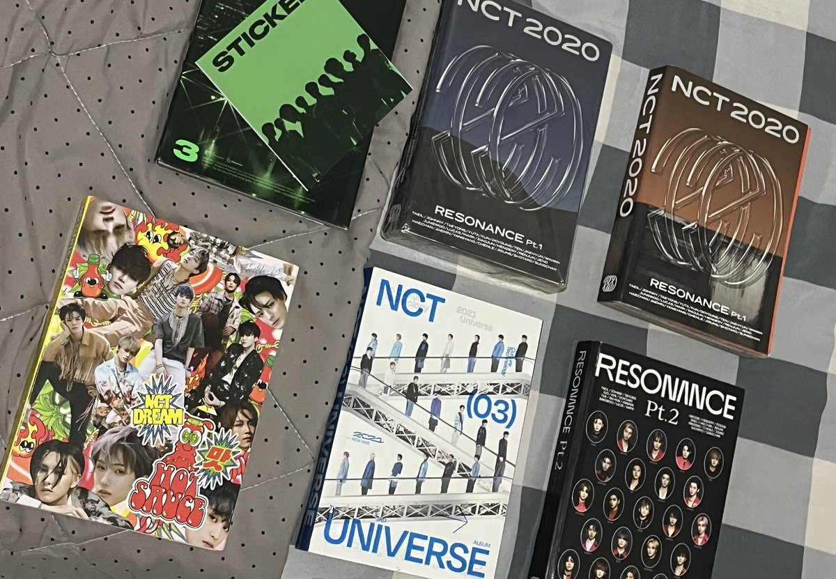 suckiedy's tweet photo. aku sell bbrp album unsealed jugaaa

t. album hot sauce sticker 127 resonance pt 1 &amp; pt 2 nct universe https://t.co/UYcJQDRN23