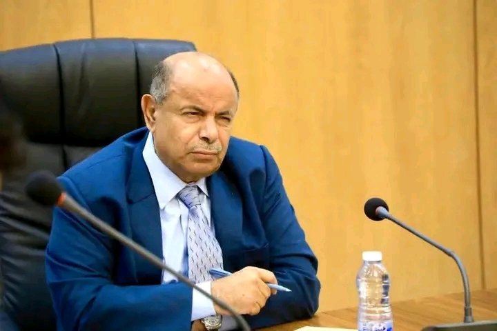 أعسر tweet media