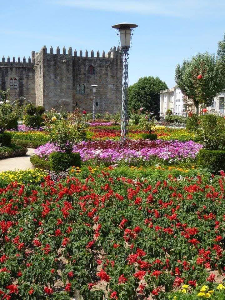 skymanuelima's tweet image. O Jardim de Santa Bárbara localiza-se na freguesia da Sé, no centro histórico da cidade de Braga, em Portugal. Trata-se de um jardim público municipal, junto à ala medieval do Paço Episcopal Bracarense. #Jardim_de_Santa_Bárbara #Braga #visitPortugal #travelphotography #viagens