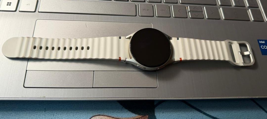 Aunty_Akanke's tweet photo. I have iPhone 12PM 256gb and Samsung galaxy 7 smartwatch for sale. 

Conditions : Phone is sim locked while watch is roughly two months old . 

Open for negotiation in the DM 

Kindly repost for wider reach 🤲🏾 https://t.co/e1WD5jTWgM