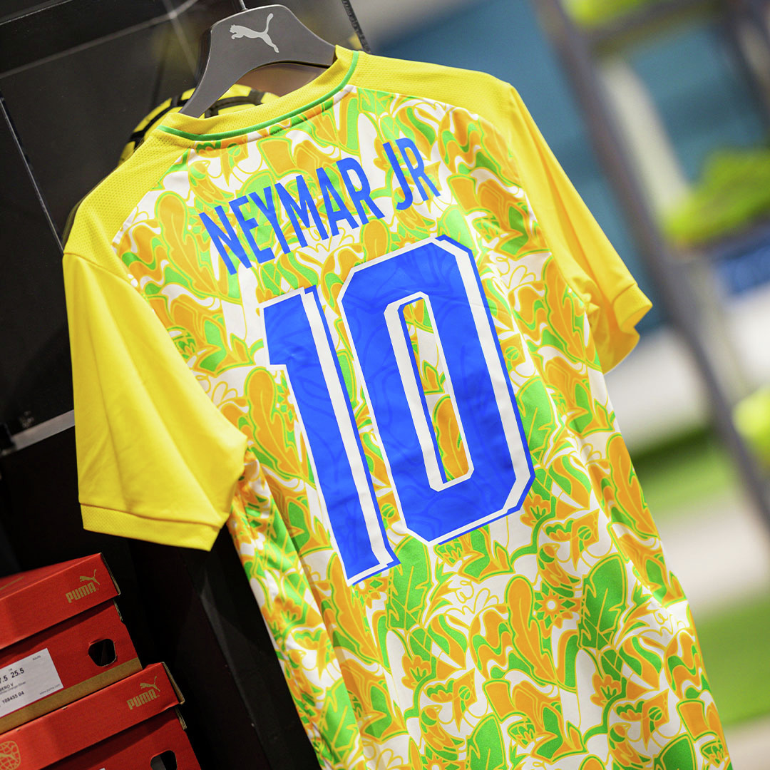 soccershop_kamo's tweet image. #ネイマール 選手シグネイチャーモデル「BRAZIL PASSION 」シリーズ🇧🇷

#サッカーショップKAMO では、梅田店・渋谷店・オンラインストアのみの限定販売！

詳細はこちら🔽
x.gd/3FHVV

#puma 
#KAMO