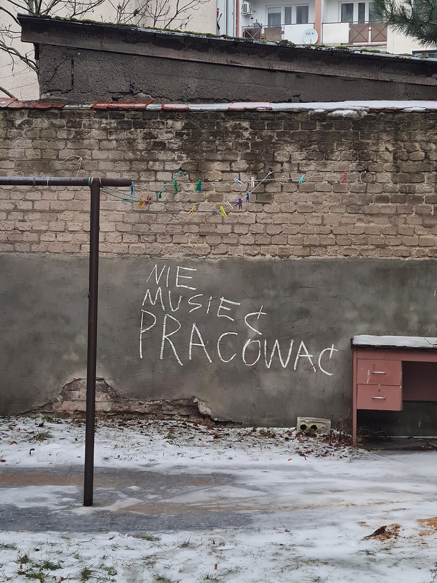 Ubogi Rentier tweet media