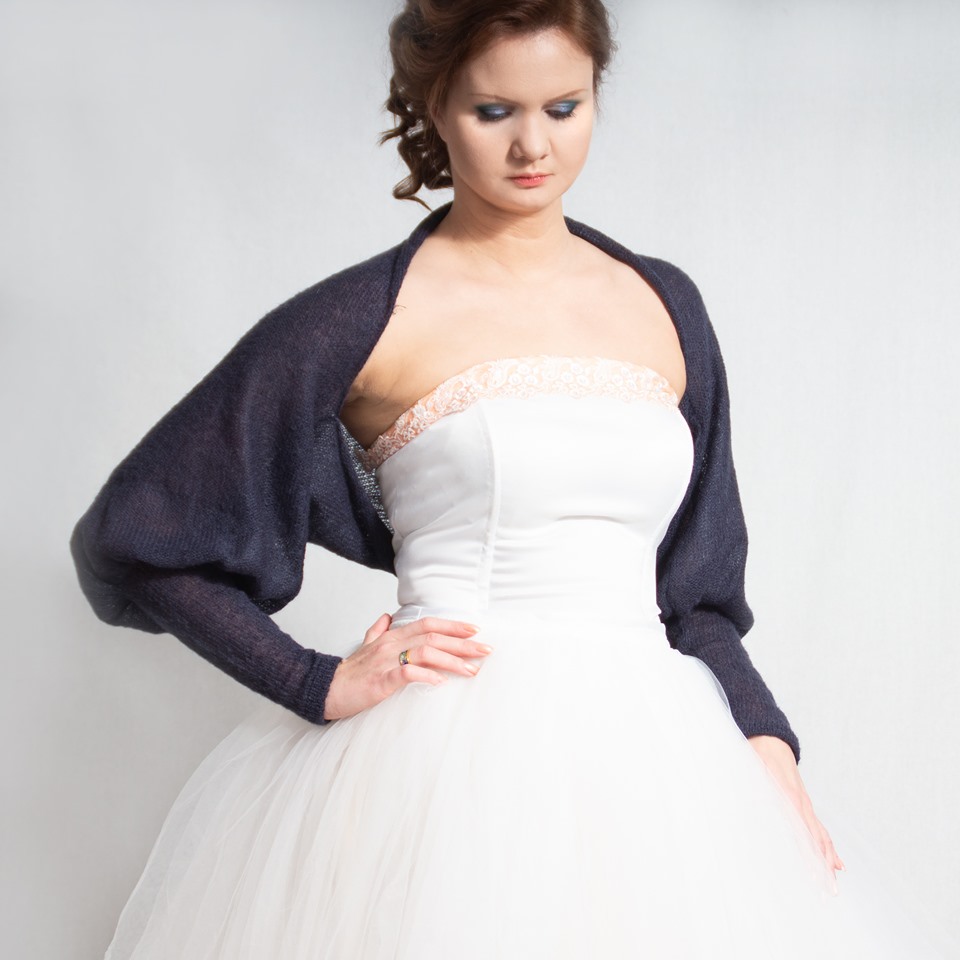 SuperSoftKnits's tweet image. Elegant puff sleeve bridal bolero 💕   Handmade Victorian-inspired shrug — perfect for weddings or bridesmaids #Bridal #Bolero #Wedding #PuffSleeve #Handmade #CoverUp 

etsy.me/3tWirv6