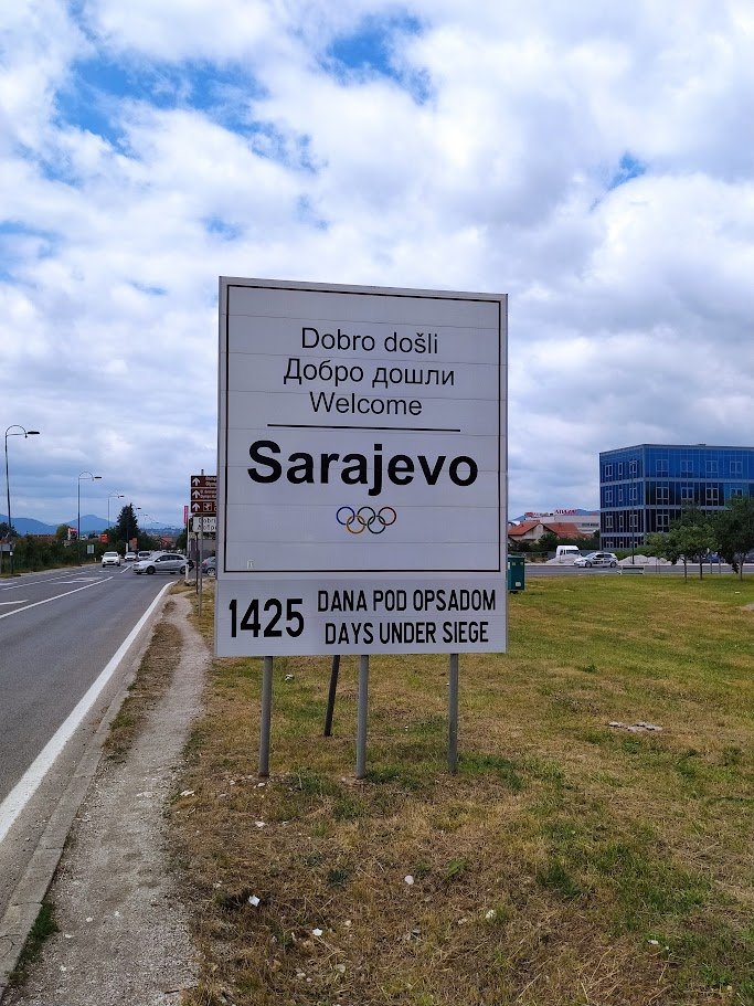 capthawkeyepierce tweet media