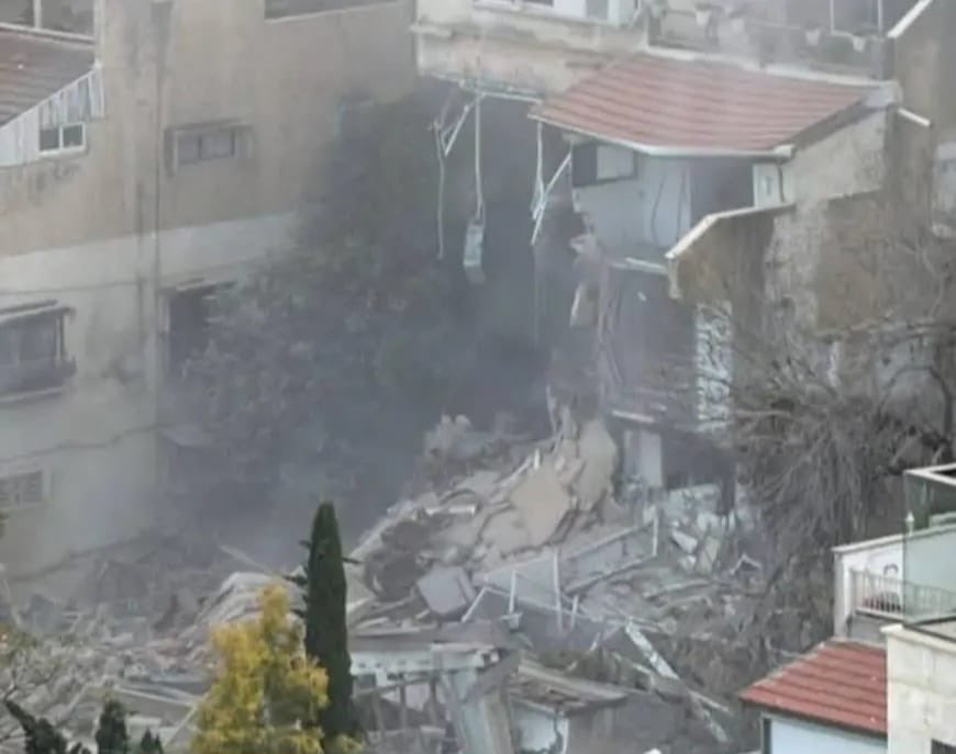 هيئة البث الإسرائيلية: مفقودون تحت الأنقاض في حيفا والبحث عنهم مستمر