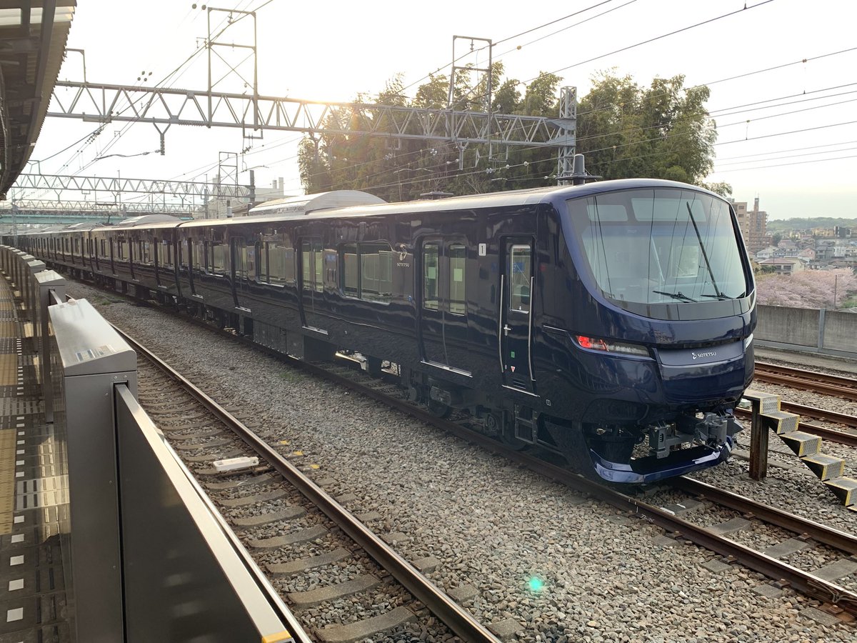 おっと
ここで御自慢の新車発見伝 