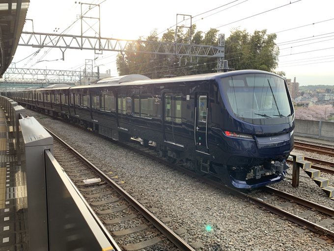 おっと
ここで御自慢の新車発見伝 