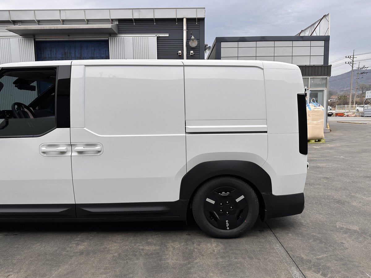 RUNC0USTlC tweet media