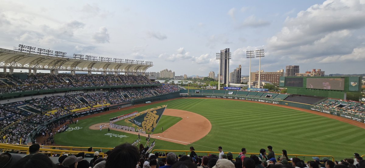 𓅪飛了 tweet media