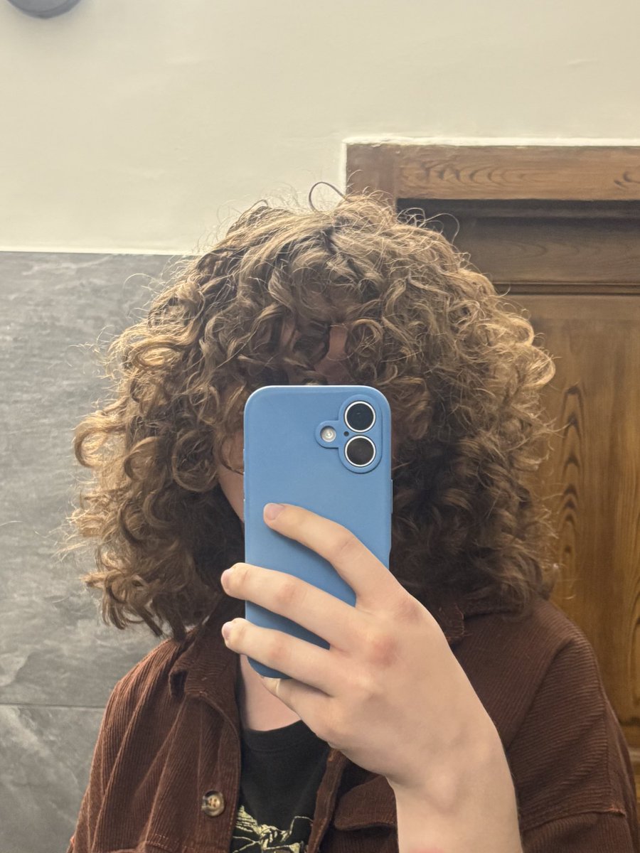 AstroRose20's tweet photo. This is what happens when you sleep on wet hair #sheeptwt 🐑🐑🐑 https://t.co/zwt5u67LpD