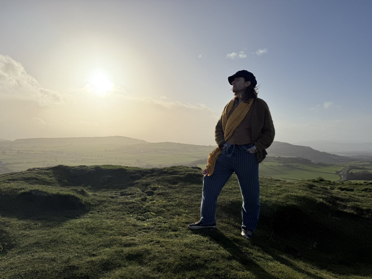 TheJPEGGallery ⌐◨-◨ tweet media