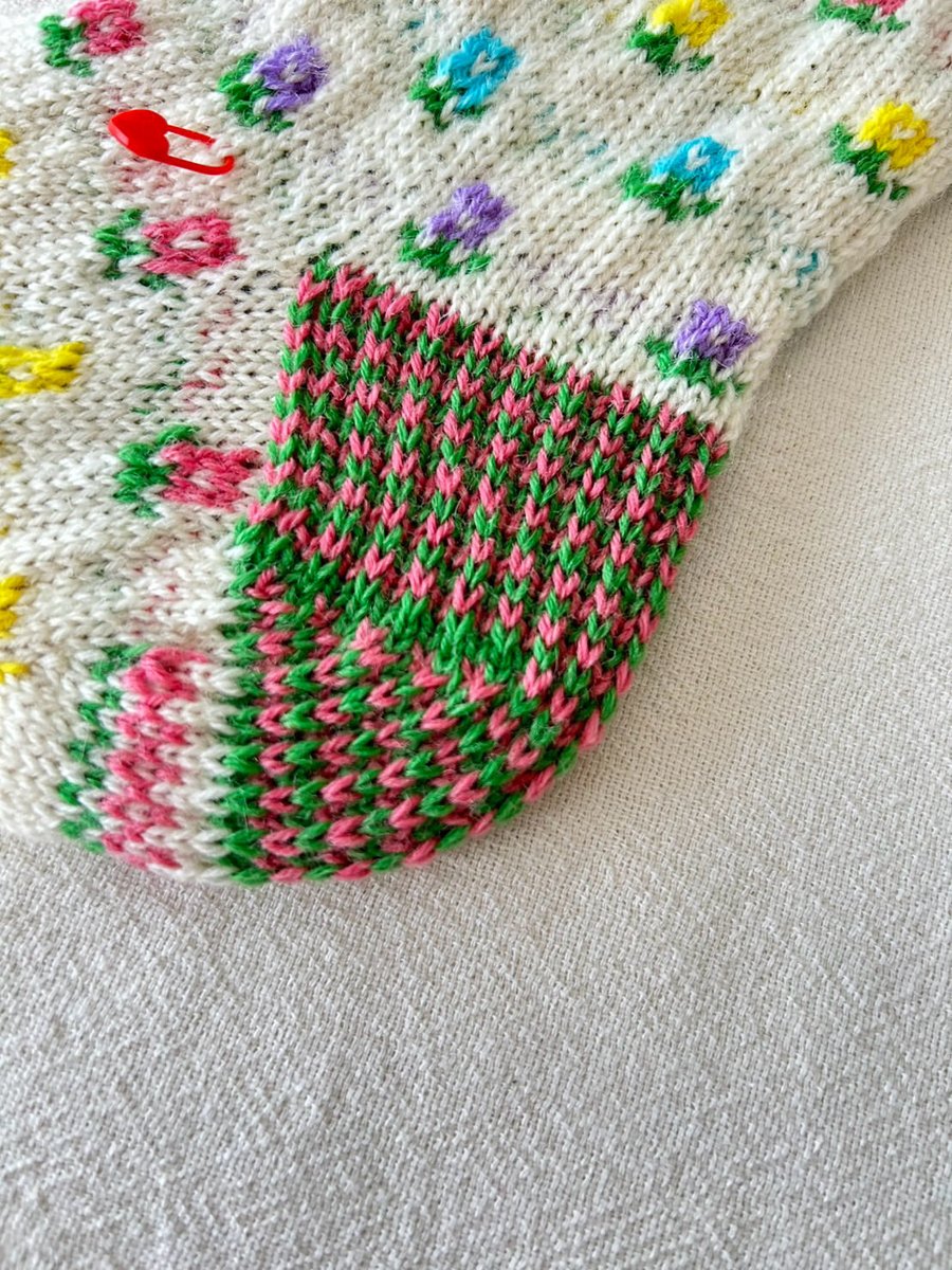 knit nikko@カラフル靴下作家 tweet media