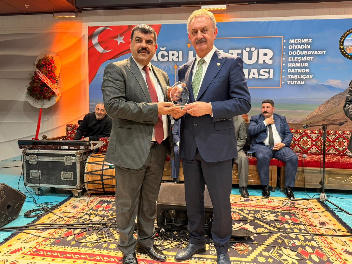 nail_ciler's tweet photo. Kocaeli Ağrı Dernekler Federasyonu'nun organize ettiği "Kültür Buluşmaları" programına Milletvekilimiz Mühip Kanko ve Derince Belediye Başkanımız Sertif Gökçe ile  birlikte katıldık.
Bu güzel organizasyonu düzenleyen başta Federasyon Başkanımız Ömer Yıldırım ve yönetim kurulu üyeleri olmak üzere emeği geçen herkese teşekkür ediyorum.