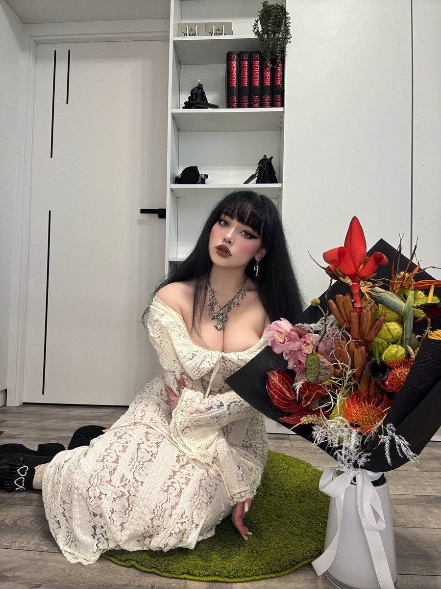 Заспамлю, бо дуже гарна сукня