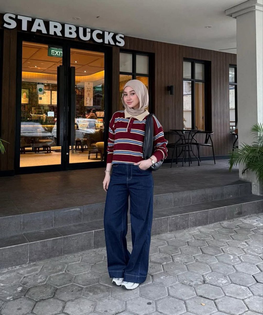 PyeonAhh's tweet photo. Oùfit by tiktoker ini ga pernah gagal sih 😍
Padahal simpĺe tapi ttp menyala ✨
Aku spill produk ny disini ya ⤵️

Atasan https://t.co/SFer4NXrid
Jeans https://t.co/VuN8bO7F5T https://t.co/FApNPw8Ihl