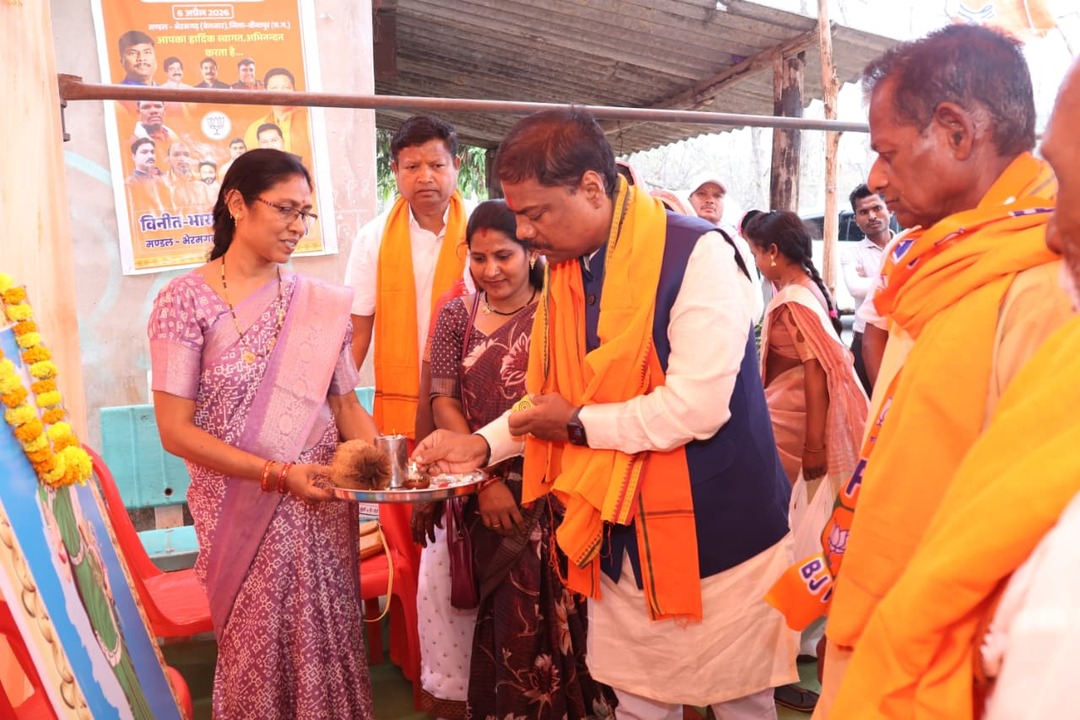 KedarKashyapBJP's tweet image. आज बीजापुर जिला प्रवास के दौरान नेलसनार में भाजपा पदाधिकारी एवं कार्यकर्ता साथियों ने स्वागत कर अभिनंदन किया। इस दौरान सभी ऊर्जावान साथियों को भारतीय जनता पार्टी के 47वें स्थापना दिवस की बधाई एवं शुभकामनाएं दी।

#BJP4IND #BJP4CGState #47YearsOfNationFirst