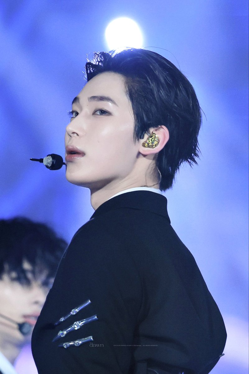 ʜᴜɴᴛᴇʀ ⦮ ⦯ tweet media