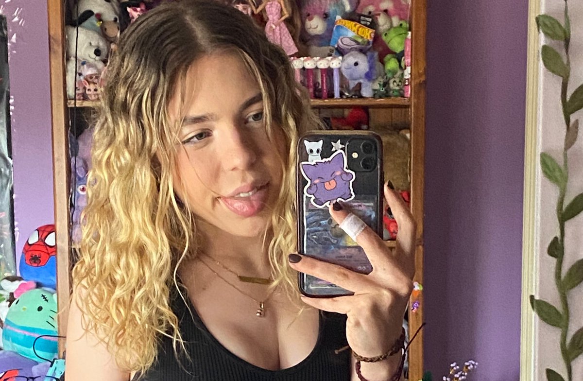 Gigi 🐾🎀 - Aaron Becker akgae tweet media