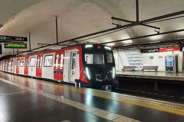 🆕🚇 A partir de demà 7 d'abril millora la freqüència de les línies 1 i 5 de #metrobcn, les dues línies amb ➕ demanda de la xarxa, amb 1⃣ tren més en hora punta de matí.
La mesura permetrà assolir els 3⃣5⃣ combois en circulació a l'L1 i els 3⃣8⃣ a l'L5.
🔗ow.ly/ECsW50YEnM8