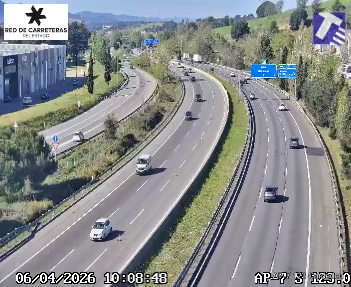 transit's tweet photo. 🟦 Operació tornada #SetmanaSanta
🚘 Entre les 12.00 h d’ahir diumenge i les 10.00 h d’avui dilluns, han tornat a l’àrea metropolitana de Barcelona 303.494 vehicles, el que representa el 51,4% del total previst fins avui a les 24 h (590.000 vehicles)
#SCT https://t.co/rXBxzXla9a