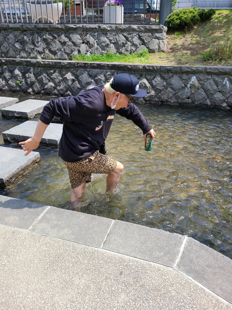 メなんとか tweet media