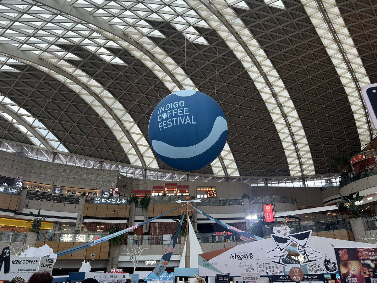 MajorCora76's tweet image. コーヒーを待っている間に、店員さんと日本語で話ができました。