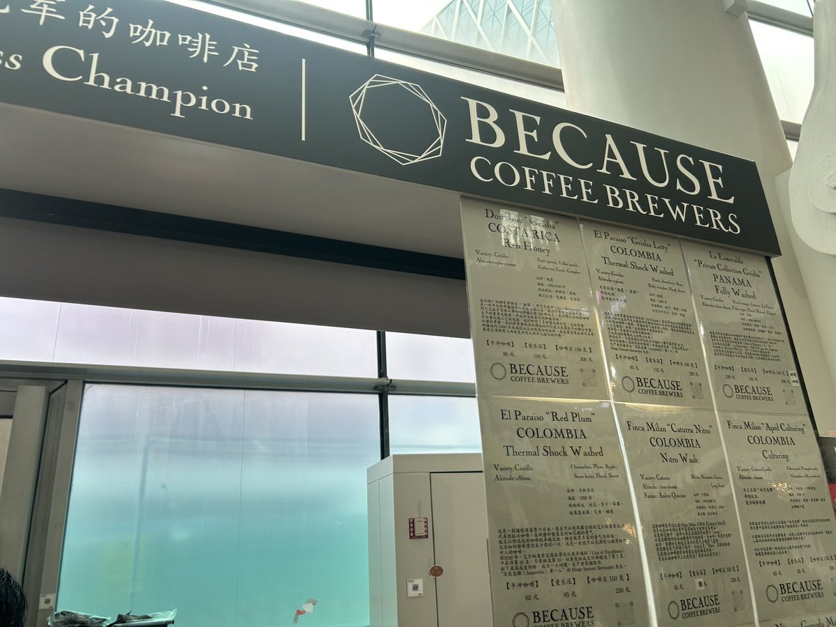 MajorCora76's tweet image. コーヒーを待っている間に、店員さんと日本語で話ができました。