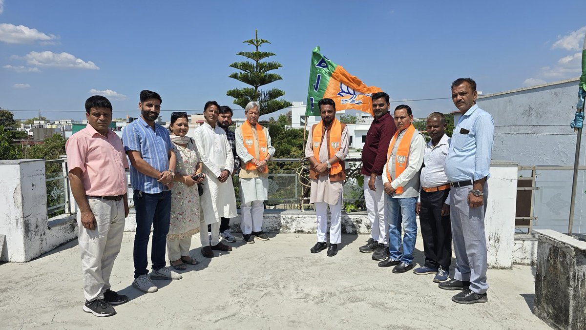 Tirath Singh Rawat (मोदी का परिवार) tweet media