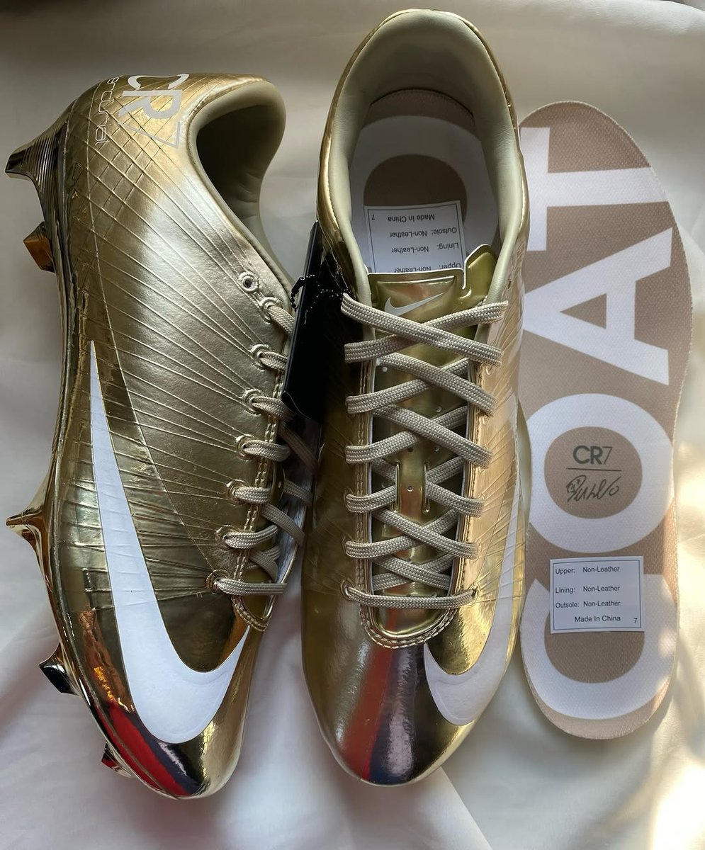 ArobaseGiovanny's tweet photo. Les crampons de Cristiano Ronaldo pour la Coupe du Monde ils sont vraiment incroyables, Nike a bien cook https://t.co/gyapOcWswm