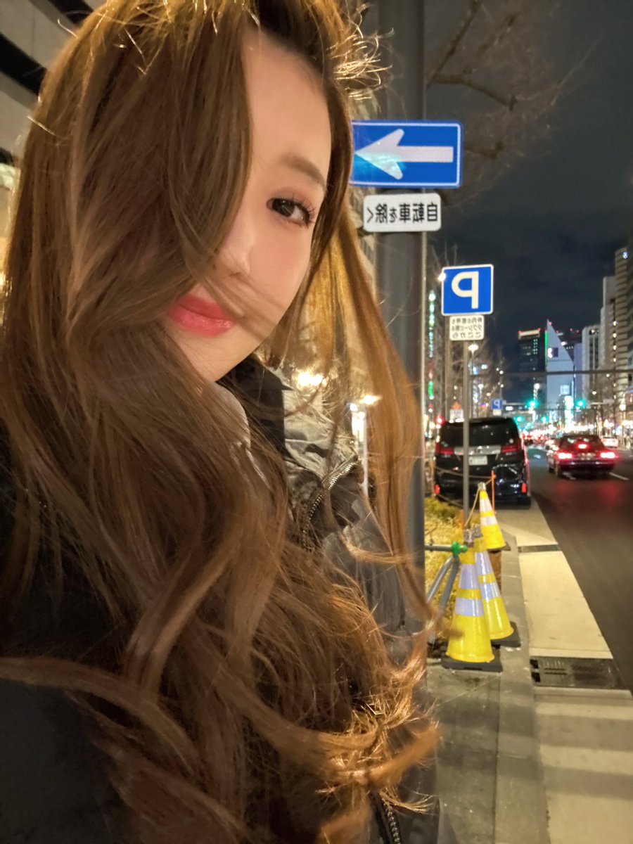 Robcsxeston's tweet photo. 都会の喧騒の中で、ゆっくりと夜景を眺める時間がたまらない✨🥰 https://t.co/EgRqQouIo3