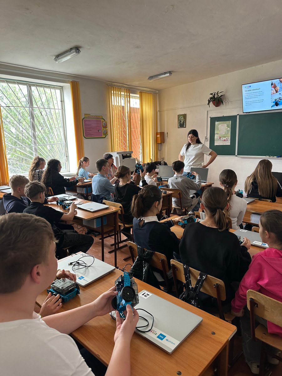UNICEFMoldova's tweet image. From Bardar to Onițcani, #children in Moldova 🇲🇩 are benefiting from warmer learning spaces and hands-on #STEAM opportunities. 🤖 With support from Croatia’s MFA 🇭🇷 , #UNICEF is helping create safer, greener environments and brighter futures. 🩵 #ForEveryChild